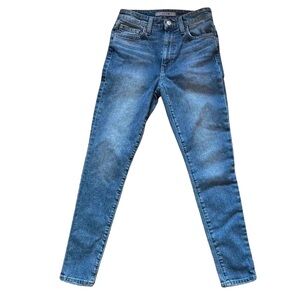 Joes High Rise Light Wash Skinny Light Distressed Hem Woman’s Jean Size 6